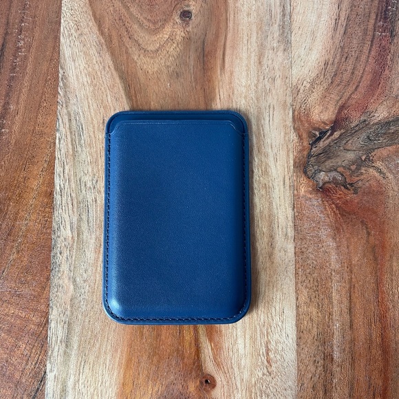 MagSafe Wallet - Picture 6 of 6